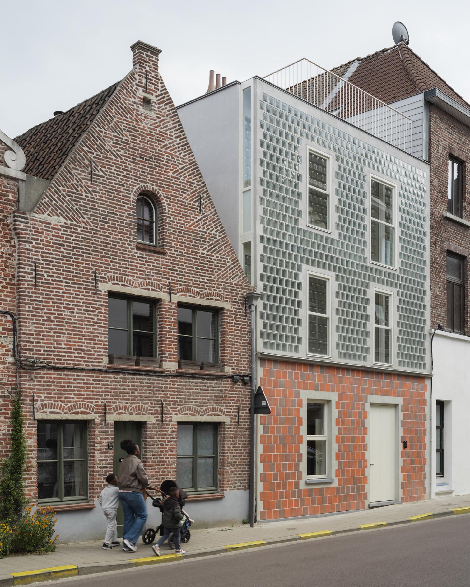 Glass Brick House | Delmulle Delmulle Architecten